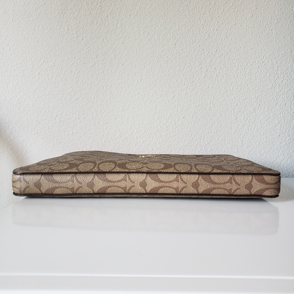 ❗SOLD❗❤Coach | Laptop Sleeve In Colorblock Signature - Picture 8 of 16